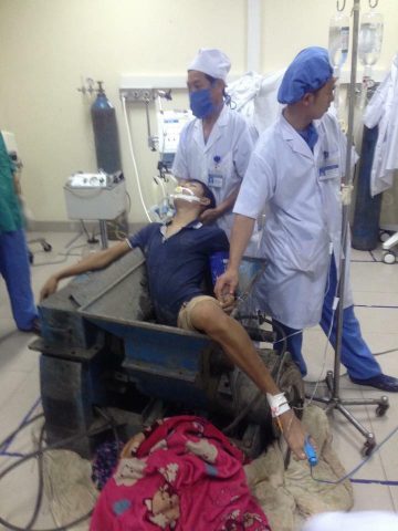 Bệnh nhân Tuấn được gia đình đưa đến trong tình trang nguy hiểm