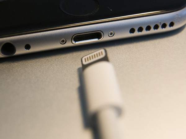 iPhone 2018 chỉ có thể hỗ trợ sạc nhanh với bộ sạc USB-C đạt chứng nhận C-AUTH