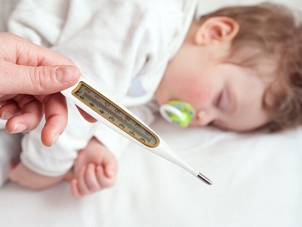 Cách xử lý khi bé bị ốm trong lúc đi du lịch