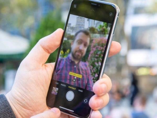 Camera trước iPhone bị mờ